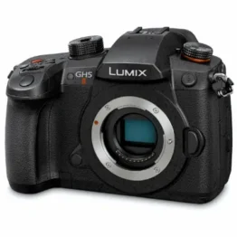 Panasonic LUMIX DC-GH5M2E Systemkamera (20MP, 4K, doppelte Stabilisierung, Kälte-/ Staub- & Spritzwasserschutz)