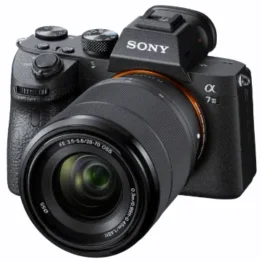 Sony Alpha 7 III | Spiegellose Vollformat-Kamera mit 28-70 mm f/3.5-5.6 Zoom-Objektiv (Schneller 0,02s AF, optische 5-Achsen-Bildstabilisierung)